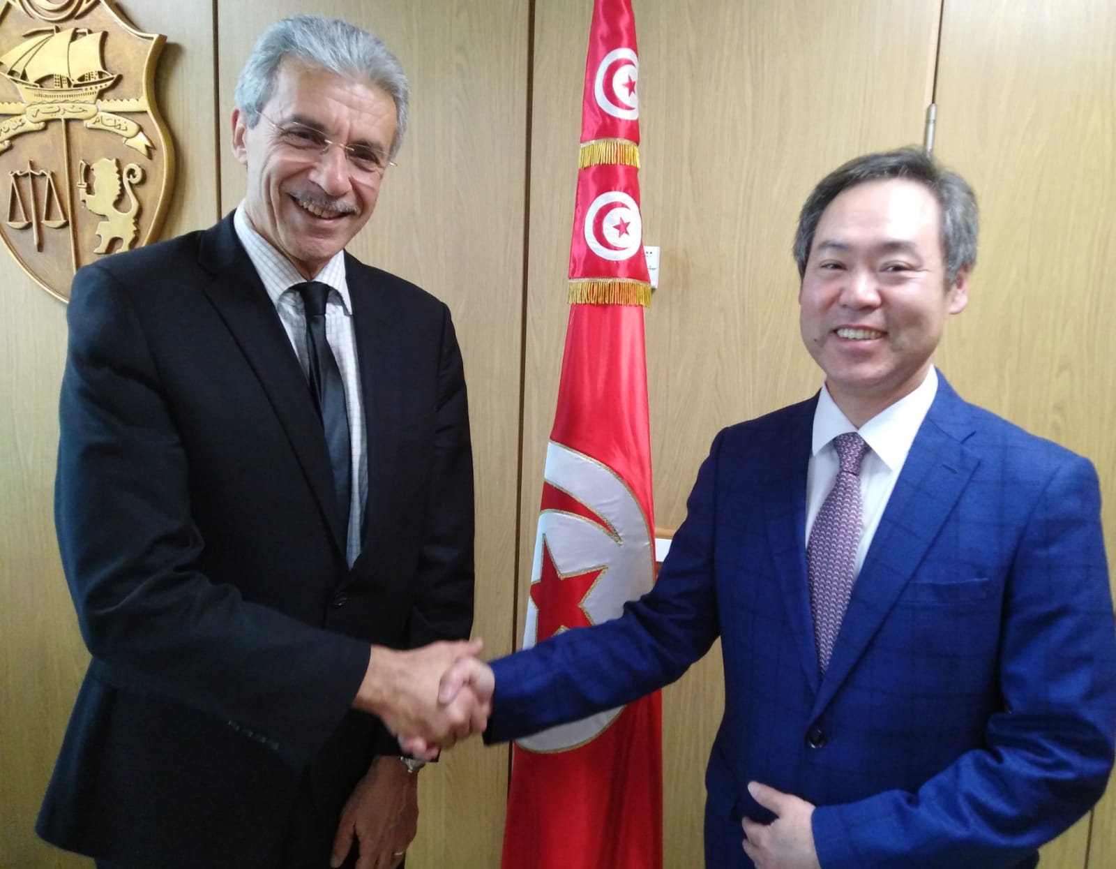 وزير الإقتصاد وسفير كوريا الجنوبية يؤكدان على الفرص المتاحة للرفع من حجم ونسق التعاون الإقتصادي